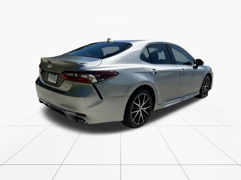 Used 2023 Toyota Camry SE image 9