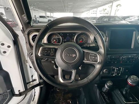 Used 2018 Jeep Wrangler Unlimited Sahara image 15