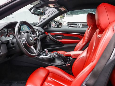 Used 2020 BMW M4 Convertible image 22