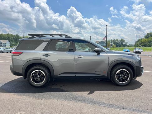 Used 2024 Nissan Pathfinder Rock Creek AWD/4WD image 9