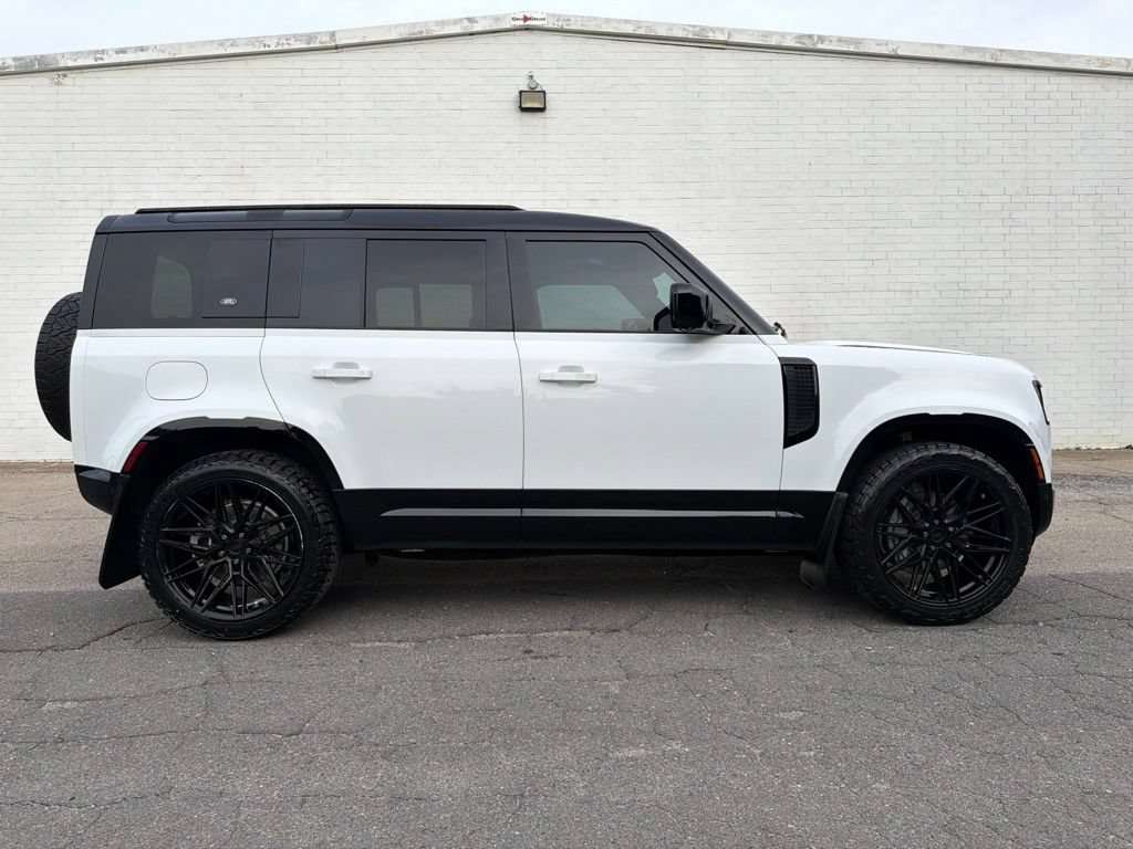 Used 2023 Land Rover Defender 110 X-Dynamic SE AWD/4WD image 1