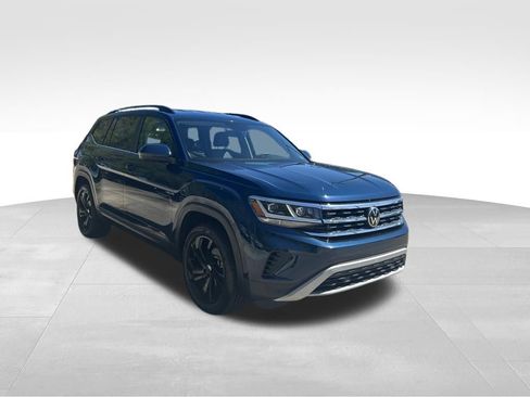 Used 2023 Volkswagen Atlas SE w/ Black Wheel Package FWD image 7