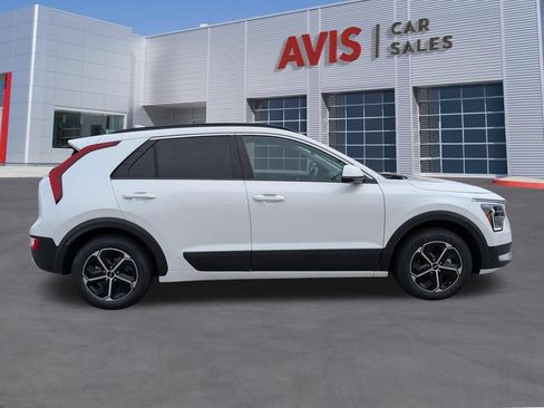 Used 2025 Kia Niro LX FWD image 5