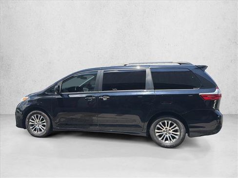 Used 2018 Toyota Sienna XLE FWD image 8