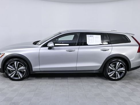 Certified 2025 Volvo V60 B5 Cross Country Plus image 2