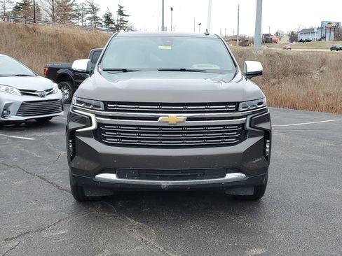Used 2021 Chevrolet Suburban Premier w/ Premium Package image 2