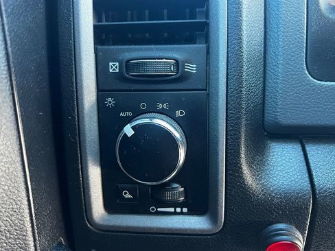 Used 2018 RAM 2500 Tradesman w/ Chrome Appearance Group image 22