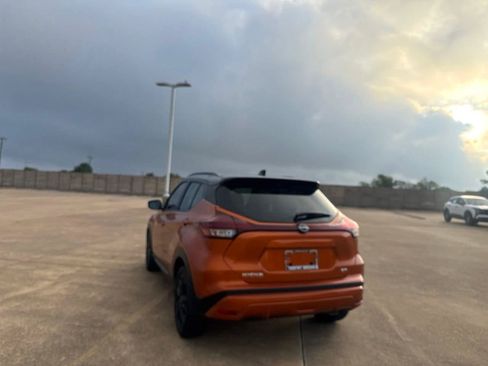 Used 2023 Nissan Kicks SR w/ SR Premium Package FWD image 16