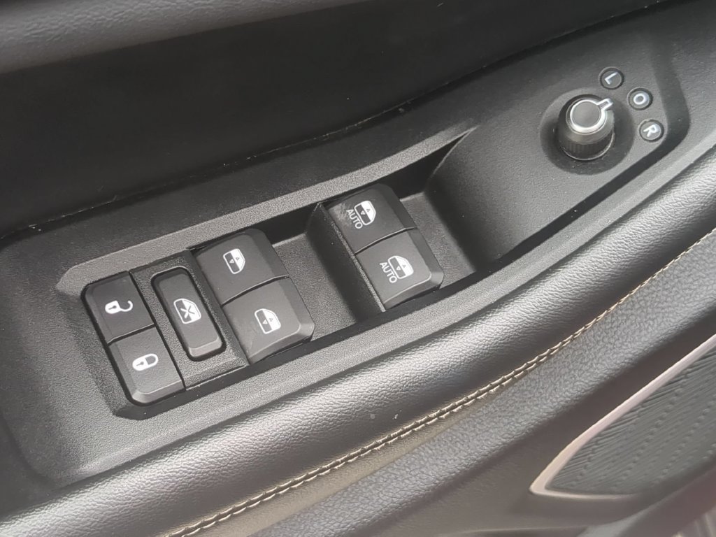 Used 2022 Jeep Grand Cherokee L Laredo w/ Luxury Tech Group I AWD/4WD image 16