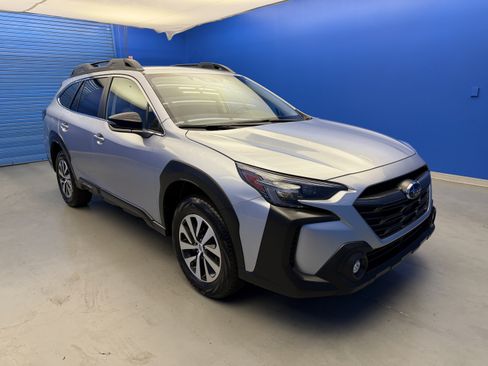 Certified 2025 Subaru Outback Premium w/ Popular Package #1A AWD/4WD image 2