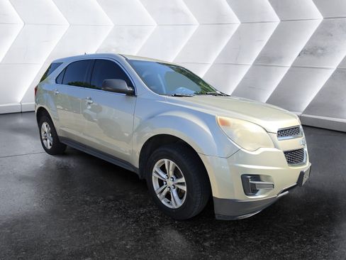 Used 2013 Chevrolet Equinox LS FWD image 2