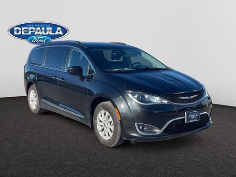 Used 2019 Chrysler Pacifica Touring-L image 9