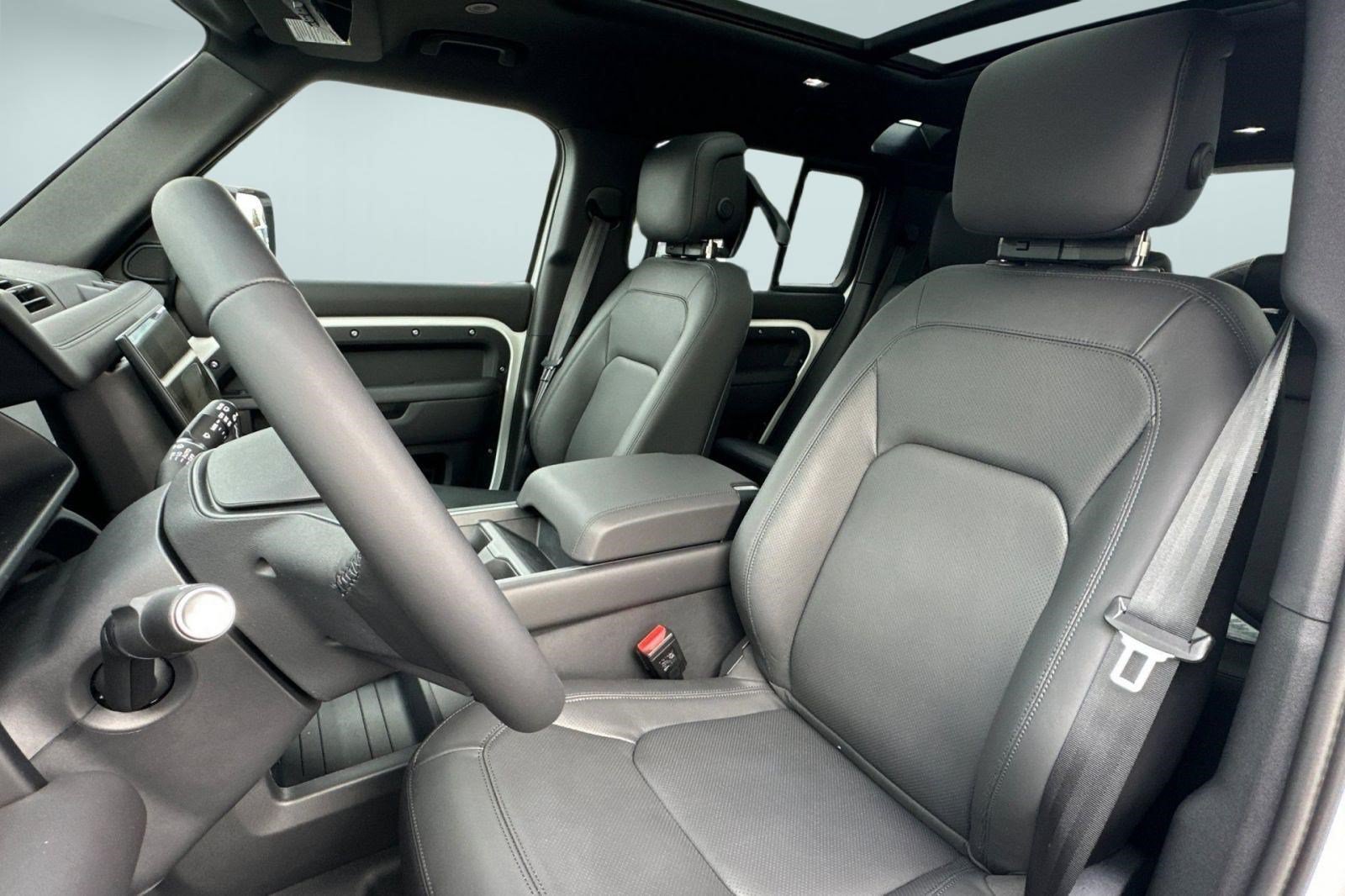 New 2026 Land Rover Defender 110 X-Dynamic SE AWD/4WD image 5