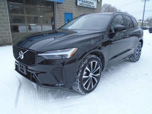 Used 2025 Volvo XC60 B5 Plus image 2