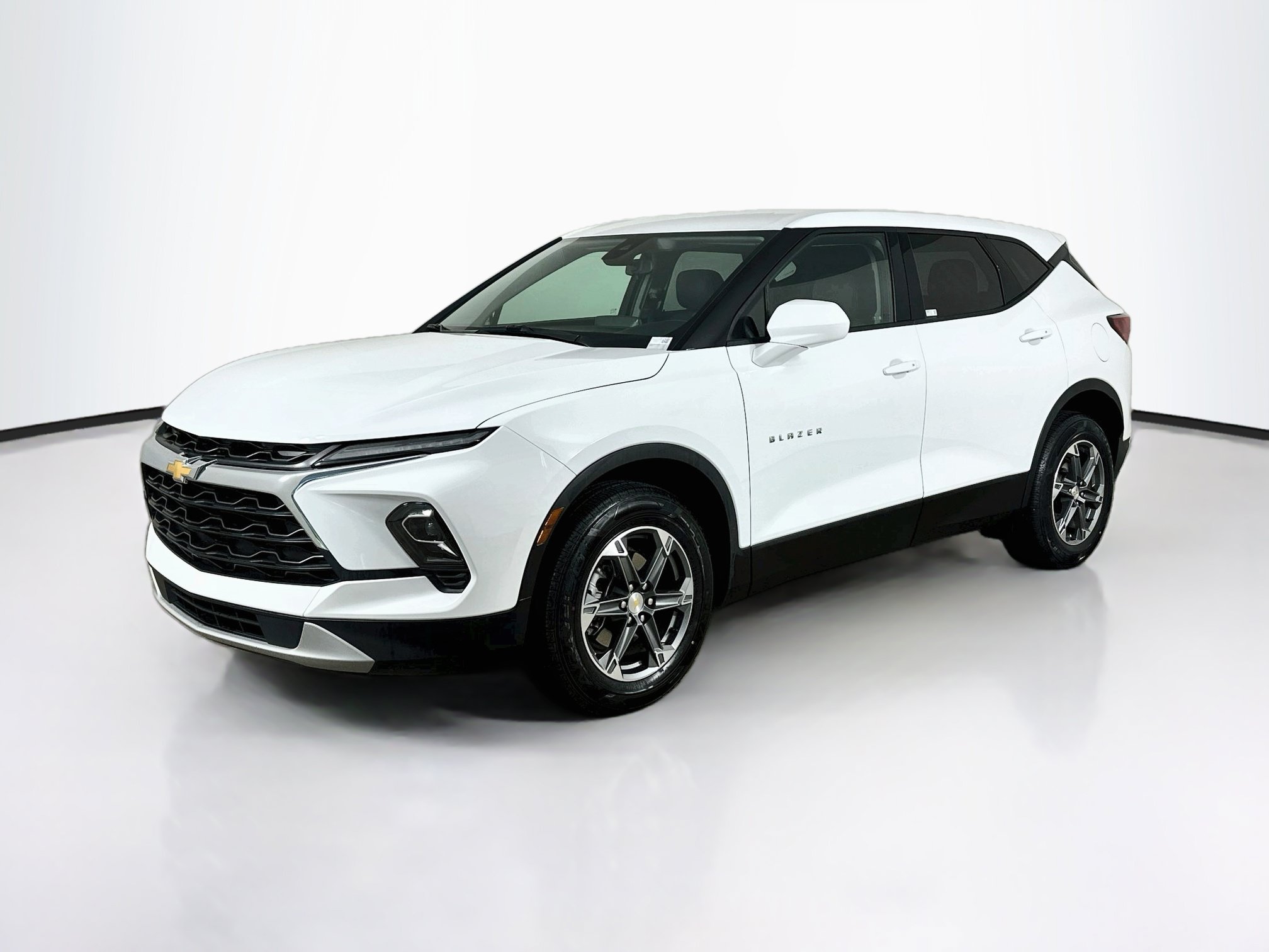Used 2025 Chevrolet Blazer LT AWD/4WD image 3