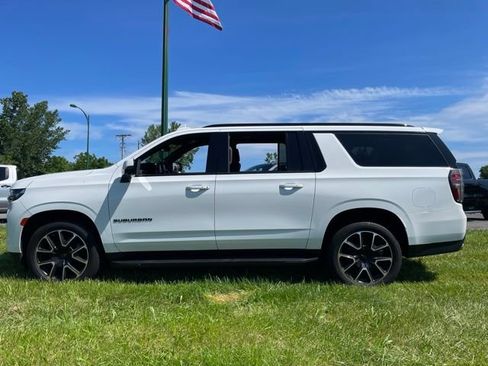 Used 2022 Chevrolet Suburban RST w/ Sport Performance Package AWD/4WD image 4