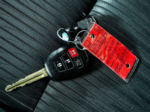 Used 2015 Toyota Highlander Plus FWD image 38