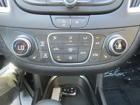 Used 2024 Chevrolet Malibu LT image 35