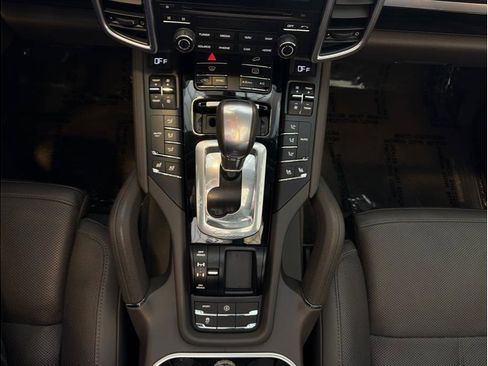Used 2017 Porsche Cayenne Platinum Edition image 16
