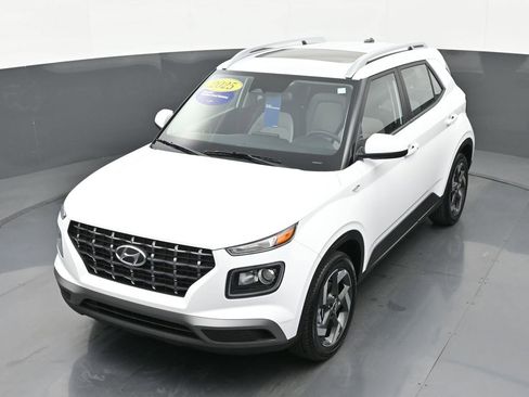 Certified 2025 Hyundai Venue SEL image 40