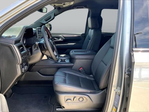 Used 2024 Chevrolet Suburban RST RWD image 8