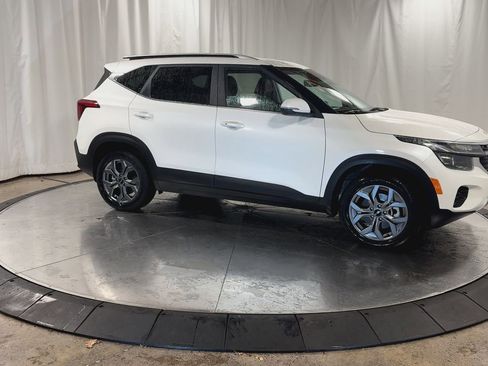 Certified 2024 Kia Seltos S image 3