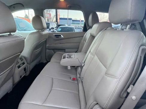 Used 2017 Nissan Pathfinder SL image 16