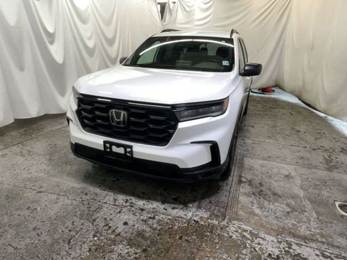 Used 2023 Honda Pilot Sport image 12
