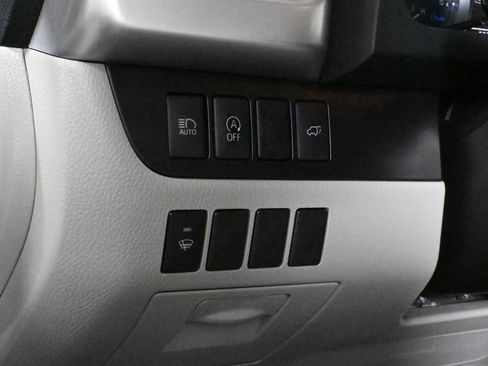 Used 2019 Toyota Highlander XLE image 25