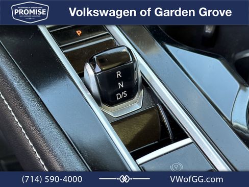 Used 2024 Volkswagen Atlas SE w/ Panoramic Sunroof Package FWD image 24