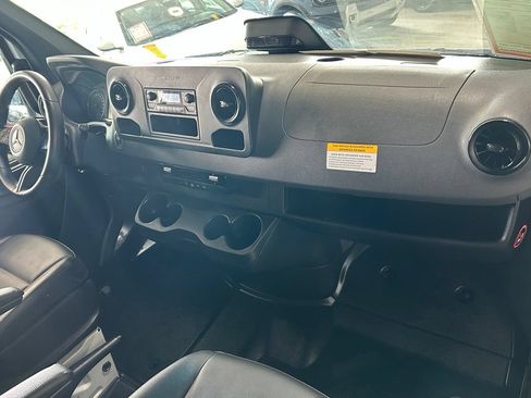 Used 2025 Mercedes-Benz Sprinter 2500 image 40