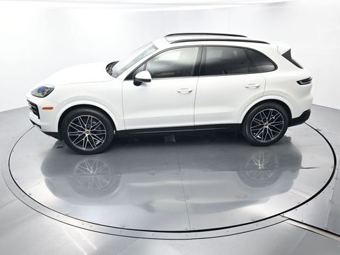 Certified 2024 Porsche Cayenne image 31