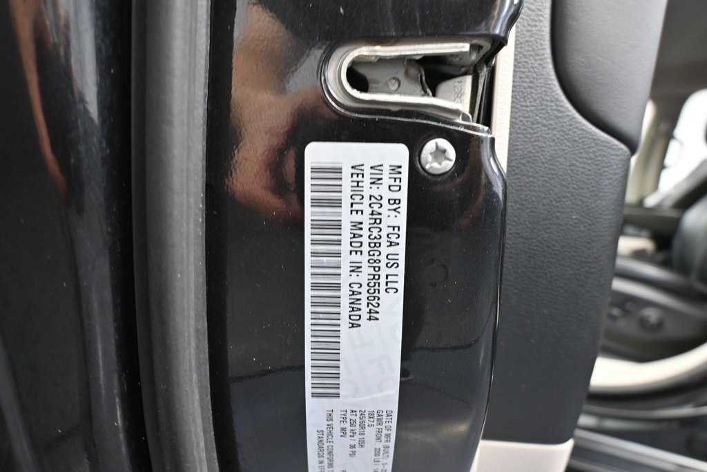 Used 2023 Chrysler Pacifica Touring-L AWD/4WD image 41