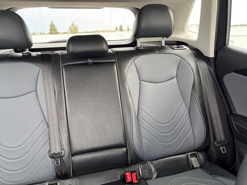 Used 2026 Volkswagen Tiguan SE FWD image 39