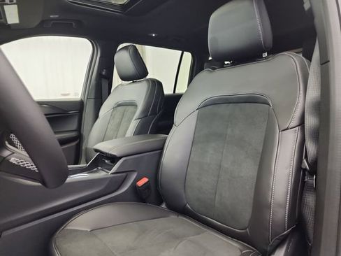 New 2025 Jeep Grand Cherokee L Altitude image 33