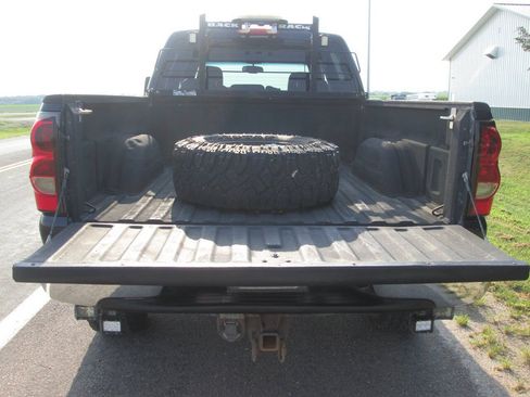 Used 2005 Chevrolet Silverado 2500 LT w/ Heavy-Duty Power Package AWD/4WD image 10