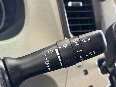 Used 2011 Toyota Sienna XLE FWD image 33