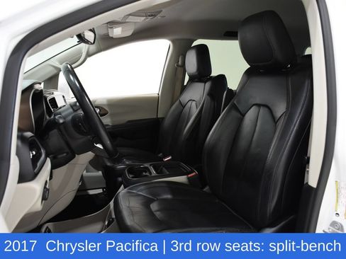 Used 2017 Chrysler Pacifica Touring-L FWD image 24
