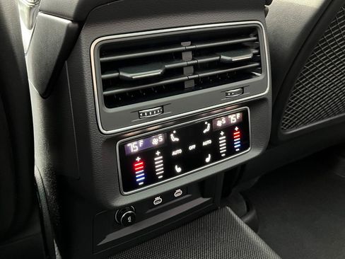 Used 2022 Audi Q8 Prestige image 38