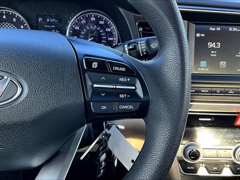 Used 2020 Hyundai Elantra SEL image 21