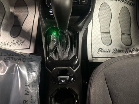 Used 2017 Jeep Renegade Altitude image 17