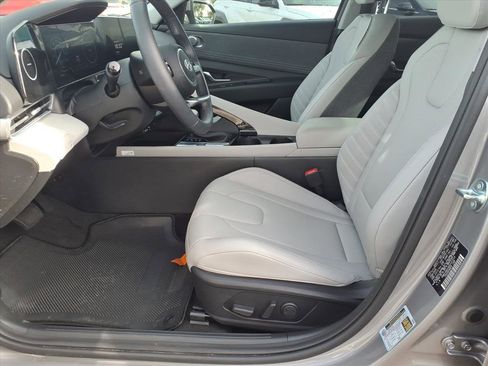 Certified 2025 Hyundai Elantra Limited image 22