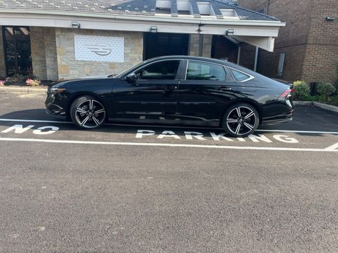 Used 2023 Honda Accord Sport image 4