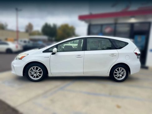 Used 2014 Toyota Prius V Two image 3