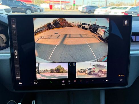 Used 2023 Tesla Model X image 18