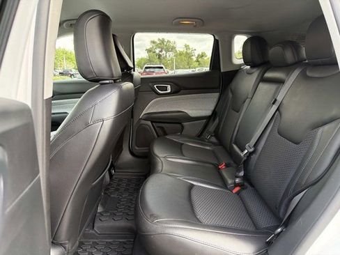 Used 2022 Jeep Compass Latitude FWD image 13