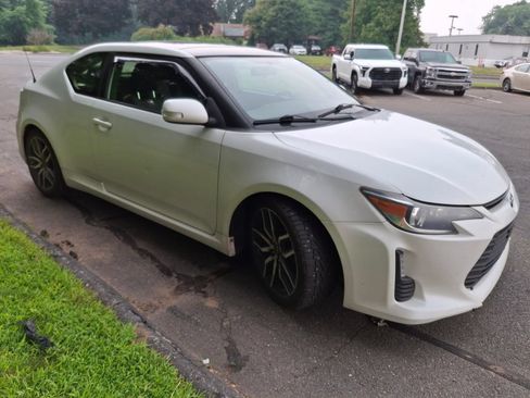 Used 2015 Scion tC FWD image 3