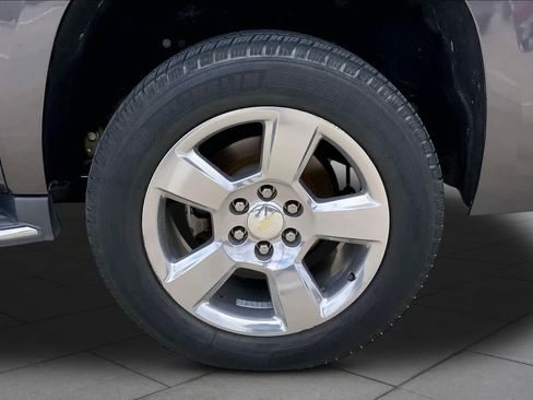 Used 2018 Chevrolet Suburban Premier AWD/4WD image 10