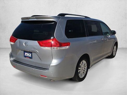 Used 2011 Toyota Sienna XLE w/ XLE Navigation Pkg image 5
