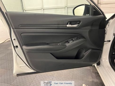 Used 2025 Nissan Altima 2.5 SV FWD image 23
